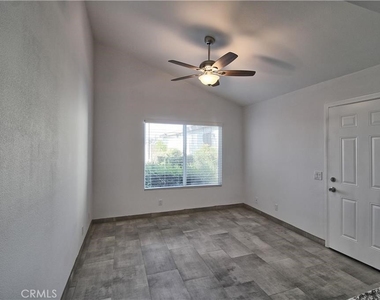 1278 Vista Serena Avenue - Photo Thumbnail 3
