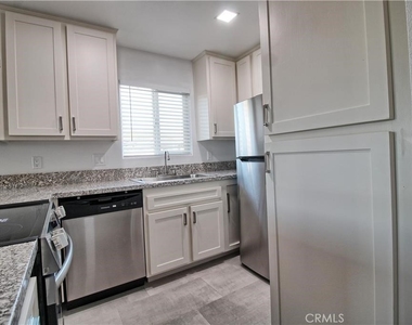 1278 Vista Serena Avenue - Photo Thumbnail 7