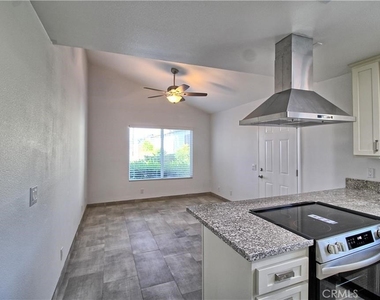 1278 Vista Serena Avenue - Photo Thumbnail 4