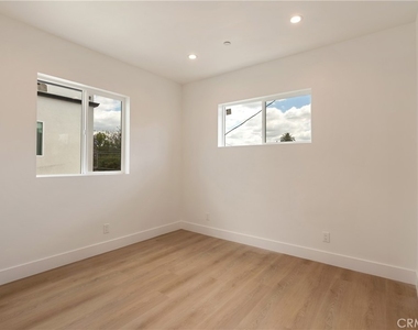 2843 Folsom - Photo Thumbnail 29