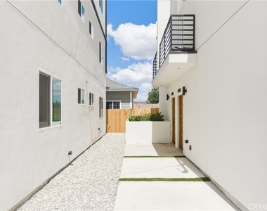 2843 Folsom - Photo Thumbnail 2