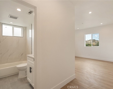 2843 Folsom - Photo Thumbnail 32