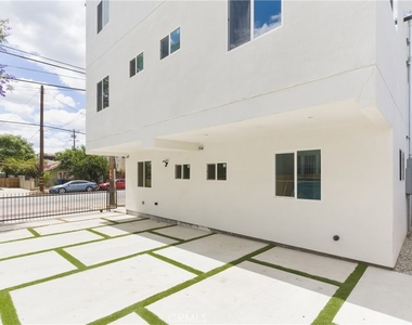 2843 Folsom - Photo Thumbnail 6