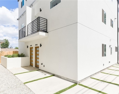 2843 Folsom - Photo Thumbnail 3