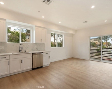 2843 Folsom - Photo Thumbnail 17