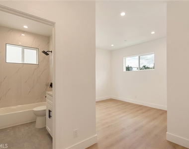 2843 Folsom - Photo Thumbnail 24