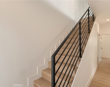 2843 Folsom - Photo Thumbnail 8