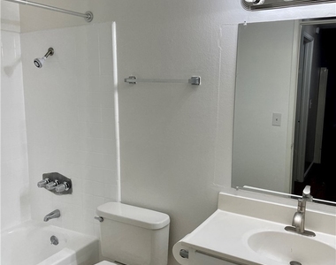 2064 Evergreen Street - Photo Thumbnail 10