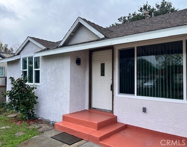 6013 N Walnut Grove - Photo Thumbnail 3