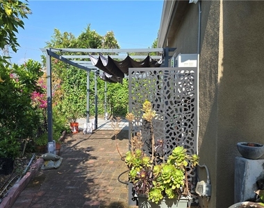 1018 La Presa Drive - Photo Thumbnail 2