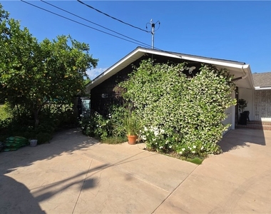 1018 La Presa Drive - Photo Thumbnail 4