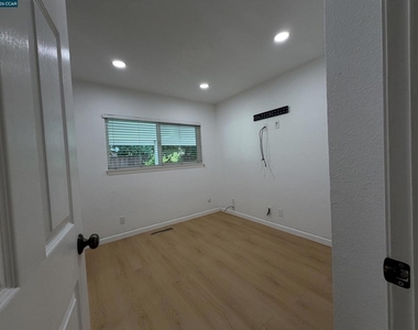 397 Ann Ct - Photo Thumbnail 10