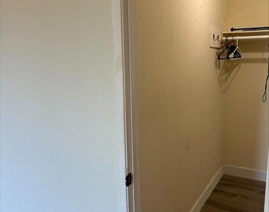 5313 Ridgeview Cir - Photo Thumbnail 10