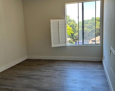 5313 Ridgeview Cir - Photo Thumbnail 9