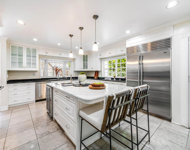 547 Loring Avenue - Photo Thumbnail 5