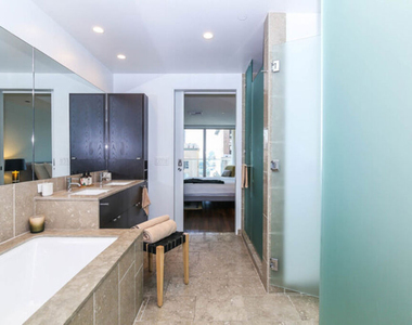 6250 Hollywood Boulevard - Photo Thumbnail 13