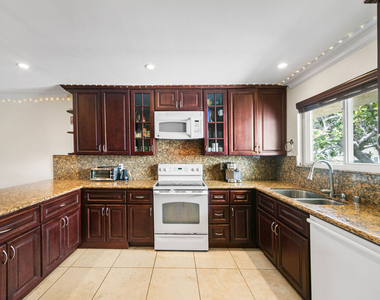 6481 Kanan Dume Road - Photo Thumbnail 5