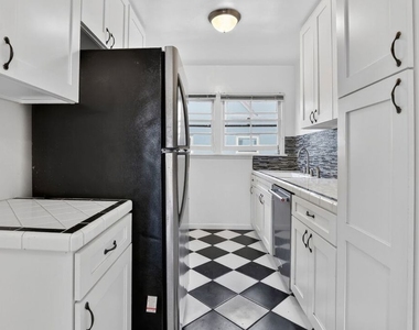 314 N St Andrews Place - Photo Thumbnail 3