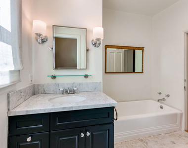 1014 N Doheny Drive - Photo Thumbnail 19