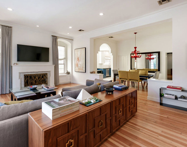 1014 N Doheny Drive - Photo Thumbnail 7