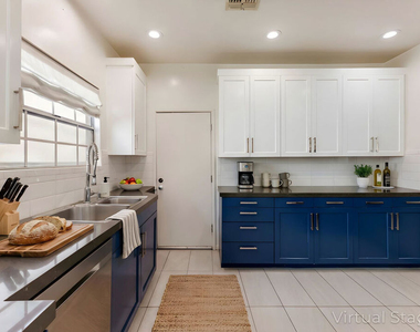 1014 N Doheny Drive - Photo Thumbnail 14