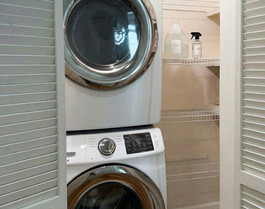 1014 N Doheny Drive - Photo Thumbnail 22