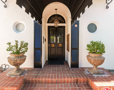 1014 N Doheny Drive - Photo Thumbnail 4