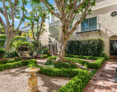 1014 N Doheny Drive - Photo Thumbnail 24