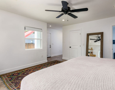 6601 Rubio Avenue - Photo Thumbnail 13