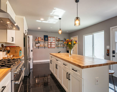 6601 Rubio Avenue - Photo Thumbnail 6