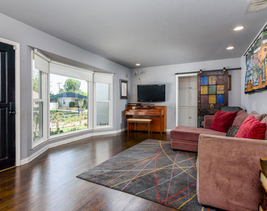 6601 Rubio Avenue - Photo Thumbnail 3