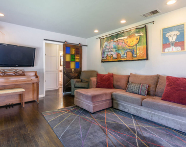 6601 Rubio Avenue - Photo Thumbnail 2