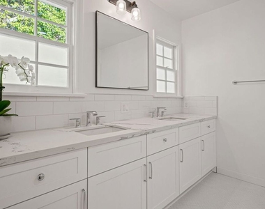 10527 Le Conte Avenue - Photo Thumbnail 28