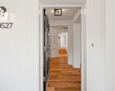 10527 Le Conte Avenue - Photo Thumbnail 4