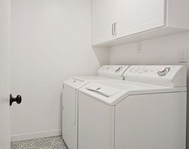 10527 Le Conte Avenue - Photo Thumbnail 31