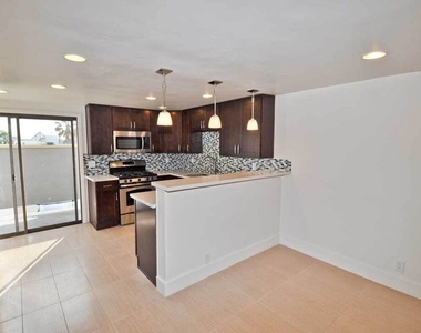 1138 20th Street - Photo Thumbnail 6