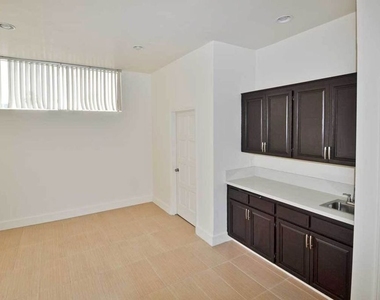 1138 20th Street - Photo Thumbnail 12