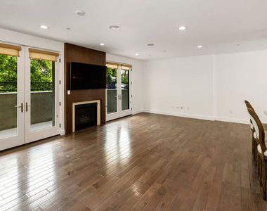 1304 Roxbury Drive - Photo Thumbnail 6