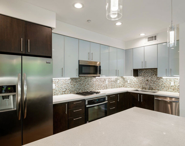 1304 Roxbury Drive - Photo Thumbnail 9