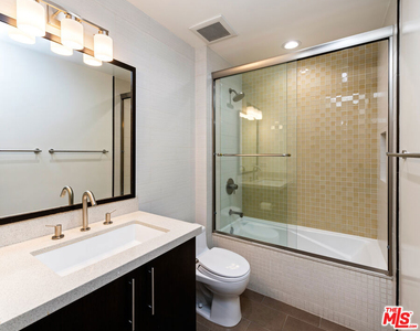 1304 Roxbury Drive - Photo Thumbnail 14