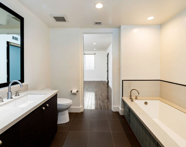 1304 Roxbury Drive - Photo Thumbnail 21