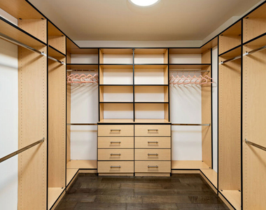 1304 Roxbury Drive - Photo Thumbnail 22