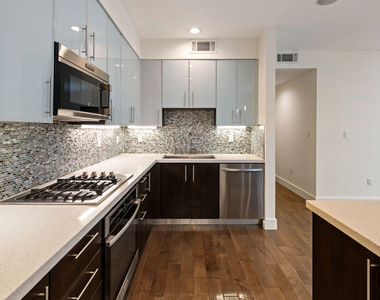 1304 Roxbury Drive - Photo Thumbnail 10