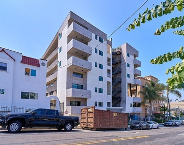1047 Fedora Street - Photo Thumbnail 10