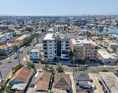 1047 Fedora Street - Photo Thumbnail 6