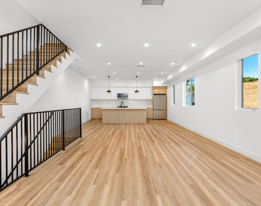 5225 W 20th Street - Photo Thumbnail 3