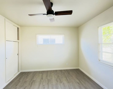6403 Barela Avenue - Photo Thumbnail 10