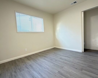 6403 Barela Avenue - Photo Thumbnail 12