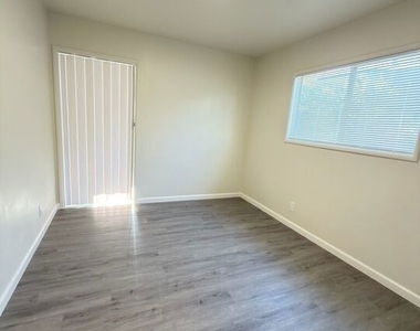 6403 Barela Avenue - Photo Thumbnail 14