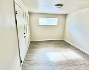 6403 Barela Avenue - Photo Thumbnail 15